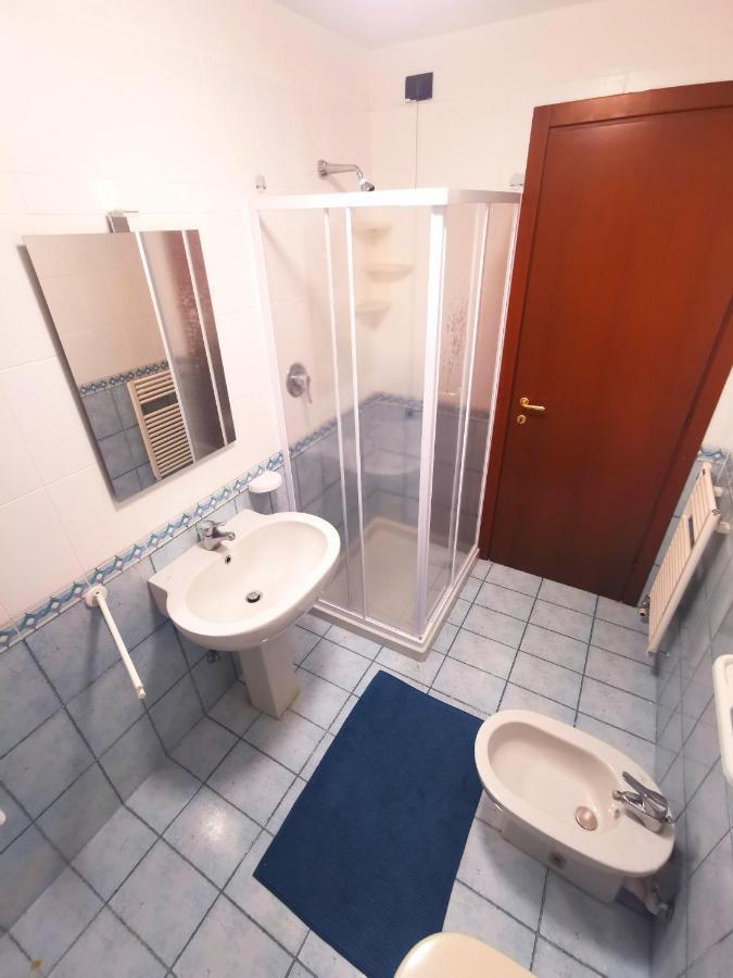 Old Town Apartment With Terrace - Live Love Lake Peschiera del Garda Ngoại thất bức ảnh