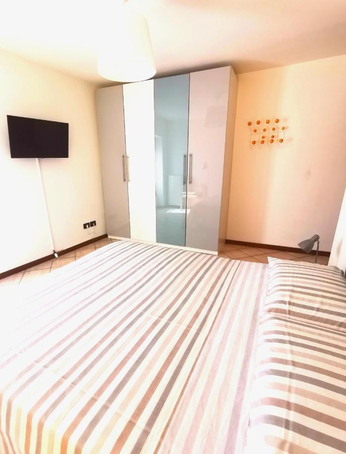 Old Town Apartment With Terrace - Live Love Lake Peschiera del Garda Ngoại thất bức ảnh