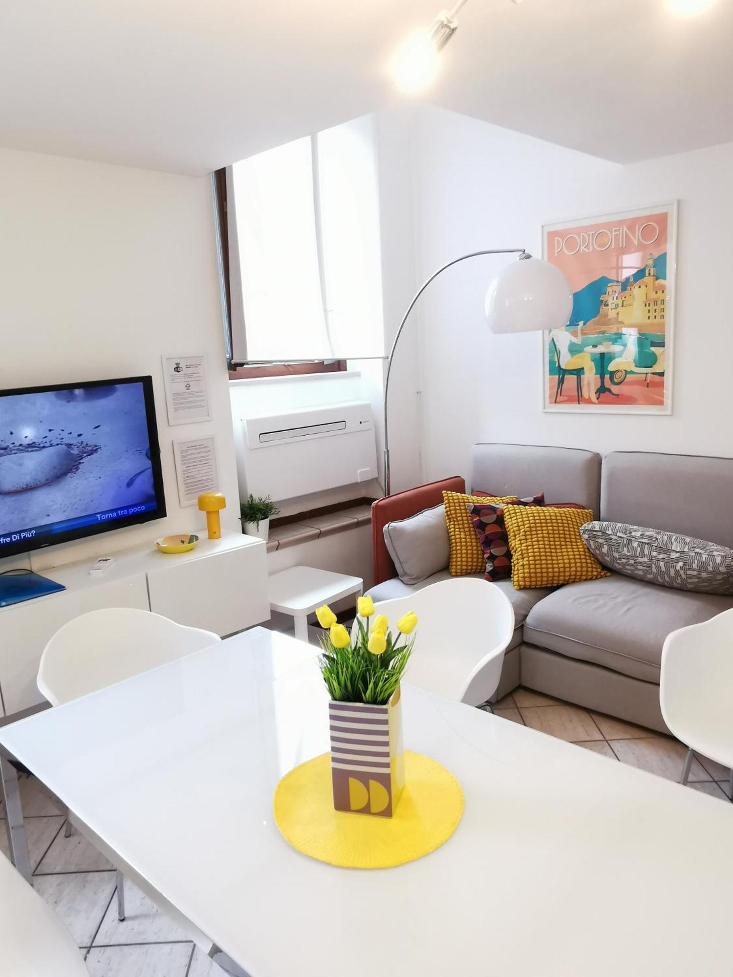 Old Town Apartment With Terrace - Live Love Lake Peschiera del Garda Ngoại thất bức ảnh